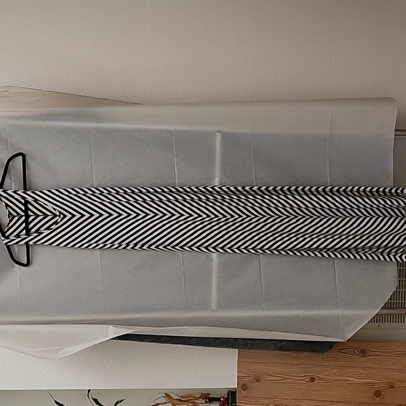 Bebe maxi chevron stripes dress, size Medium beige and black. - Picture 2 of 7